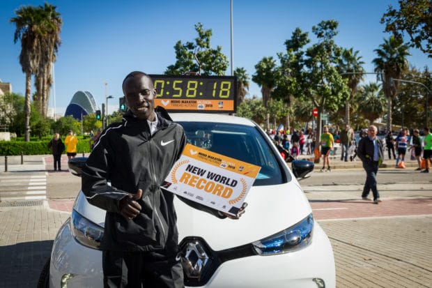 Recorde mundial na Meia Maratona: o queniano Abraham Kiptum baixou o 5 sesgundos do recorde anterior.