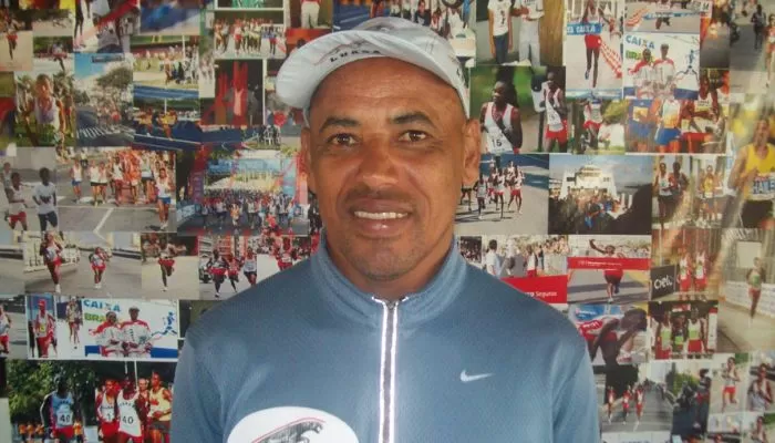 O ex-maratonista Luiz Antonio do Santos faleceu em 2021, vítima de um ataque cardíaco. Ele trabalha como treinador da Luasa, em Taubaté (SP). (Foto: divulgação).