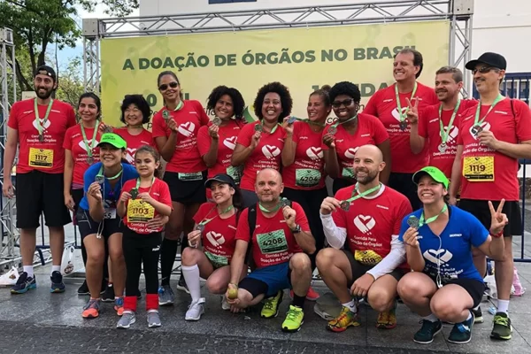 Superação na Corrida da Vida: Transplantados correram a prova de vermelho.