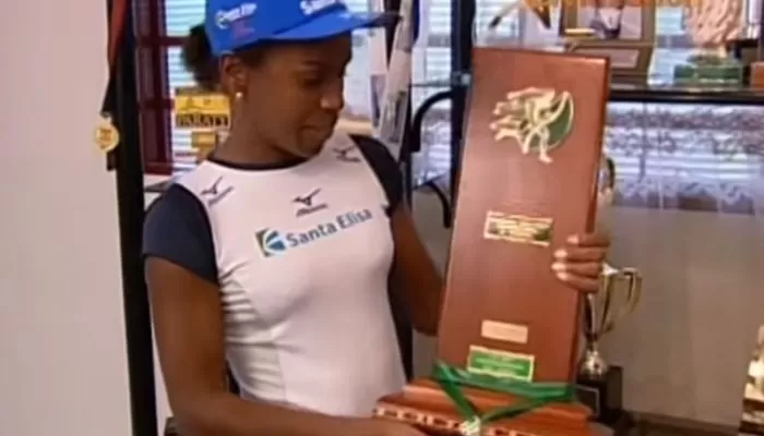 Com a vitória na Maratona de Curitiba de 2000 vieram novos patrocínios.  (Foto: reprodução do Youtube).